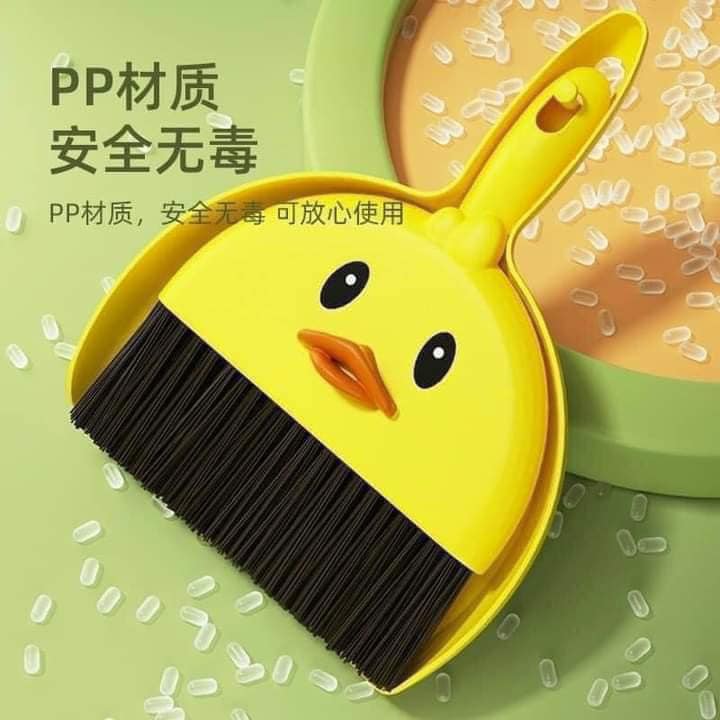 Chổi kèm hót rác mini để bàn vịt vàng