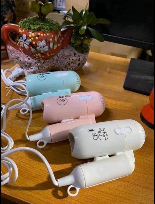 Máy sấy tóc gấp gọn