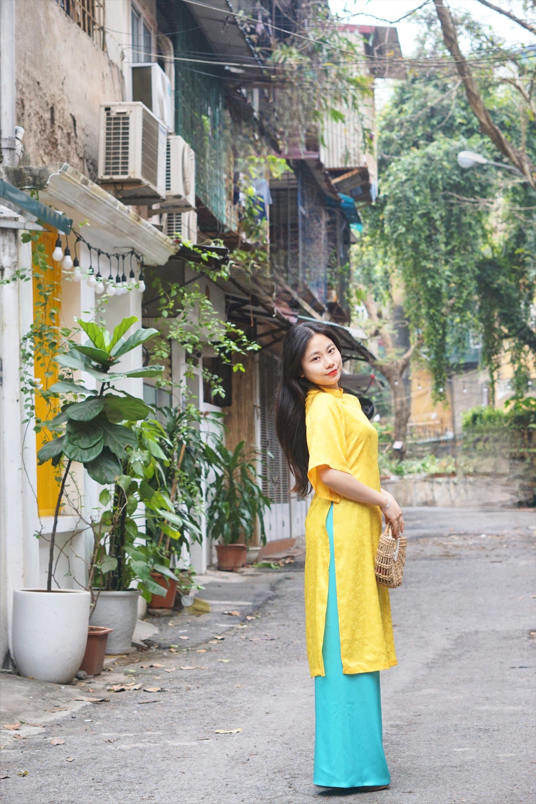 ÁO DÀI TT VẼ MÀU NƯỚC VÀNG (TRẮNG VÀNG/M)