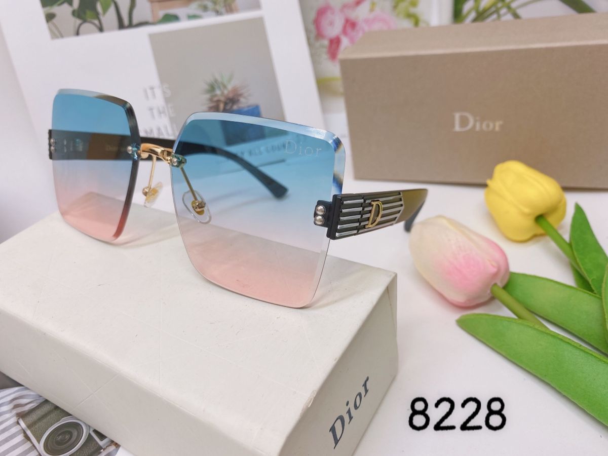 Kính ốc không viền Dior